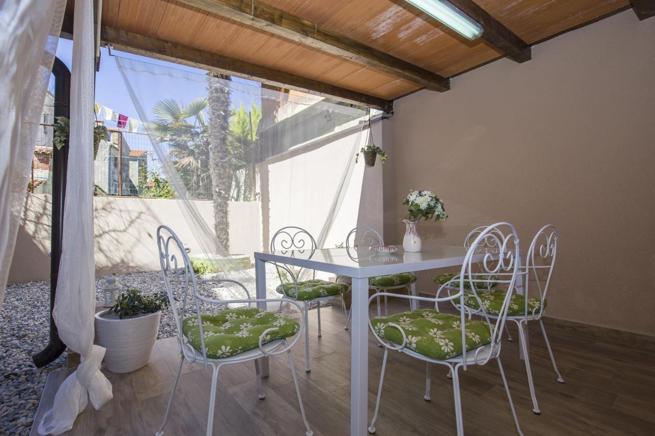 Apartment With Garden And Free Parking Pula Exterior foto