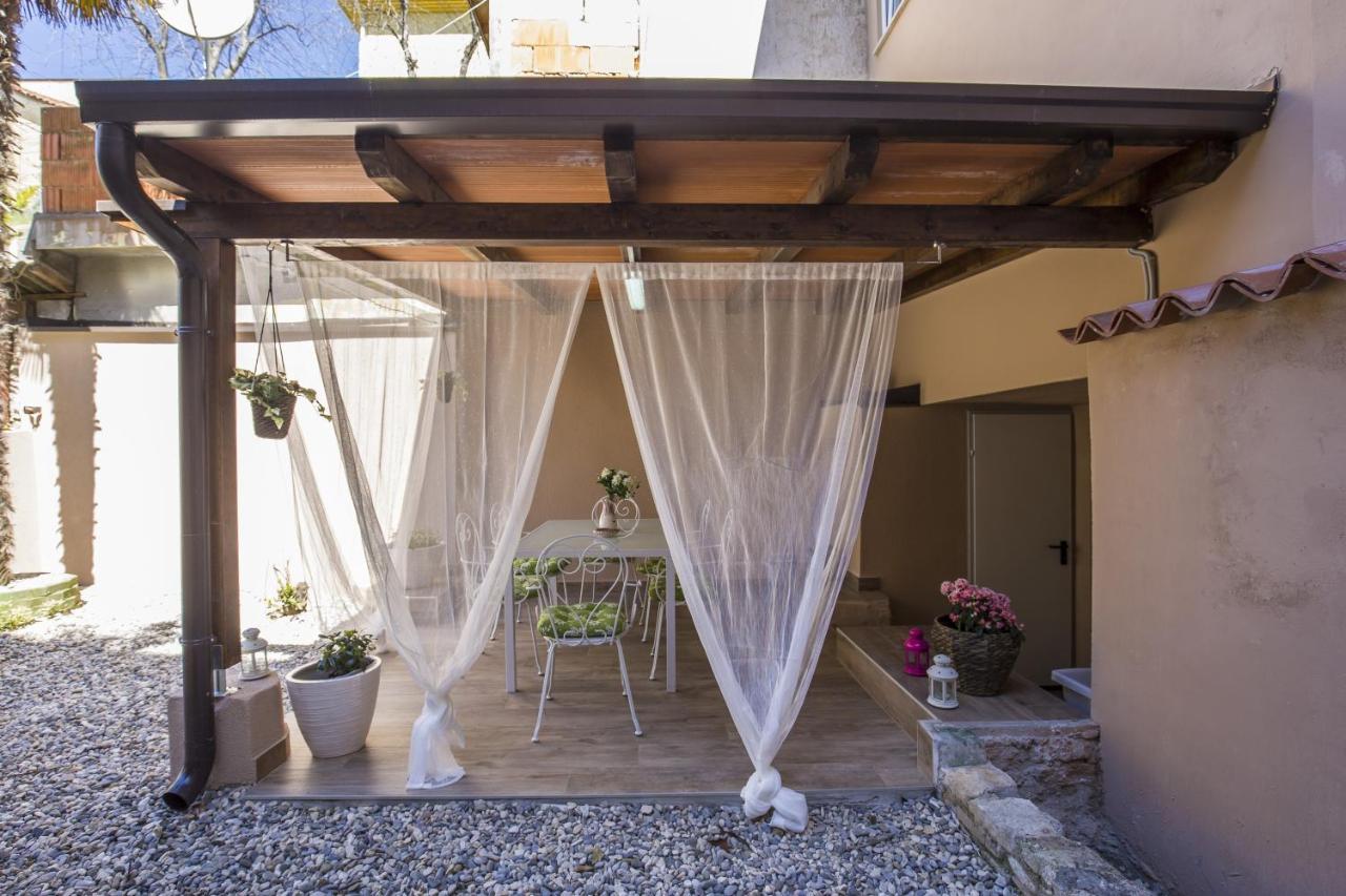 Apartment With Garden And Free Parking Pula Exterior foto